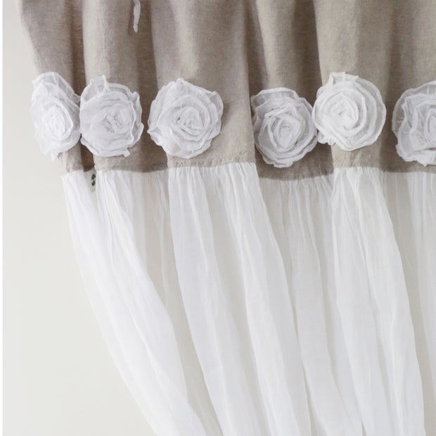 COTTON CURTAIN WITH ROSES AND LINEN HEADER