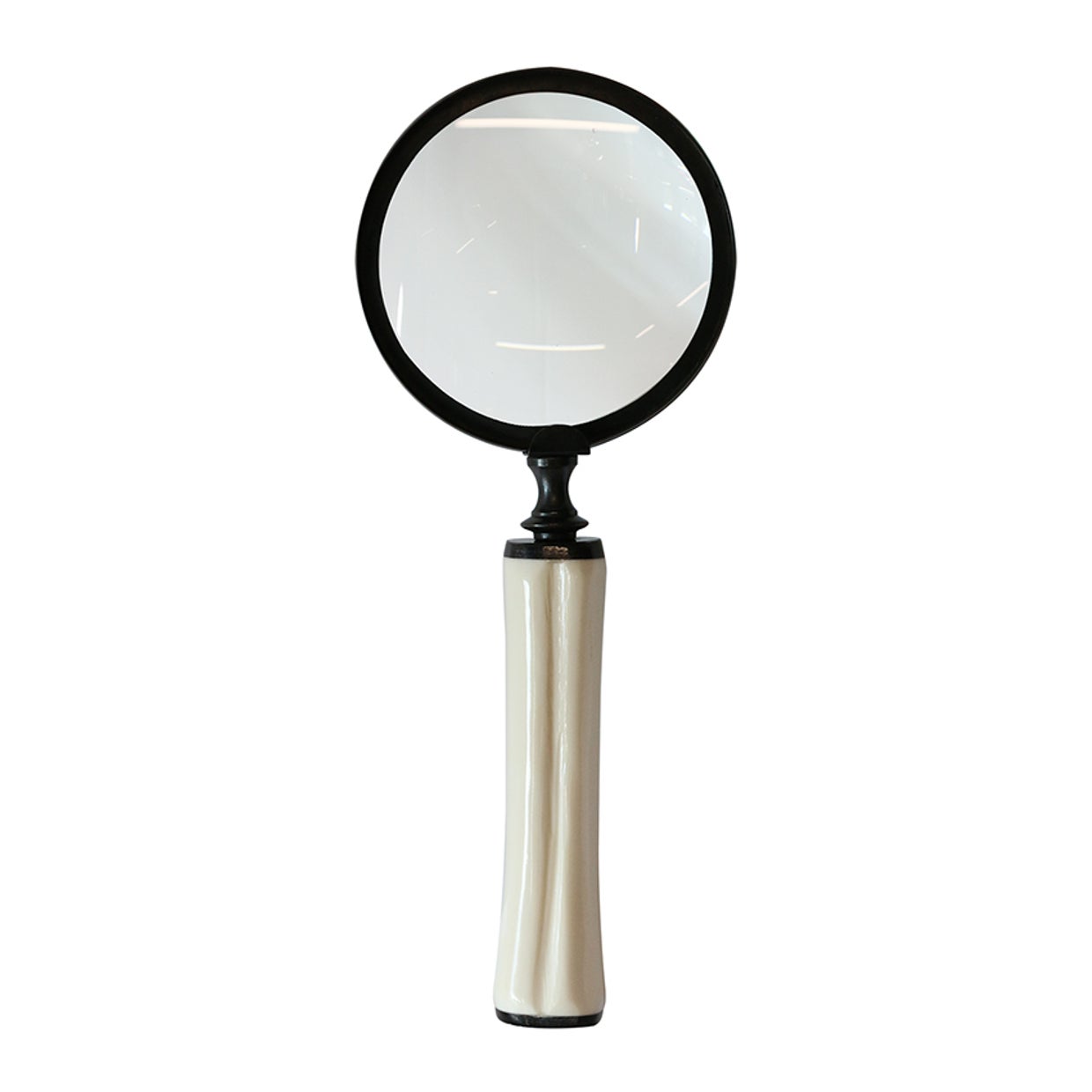 MAGNIFYING GLASS WITH CREAM BONE HANDLE