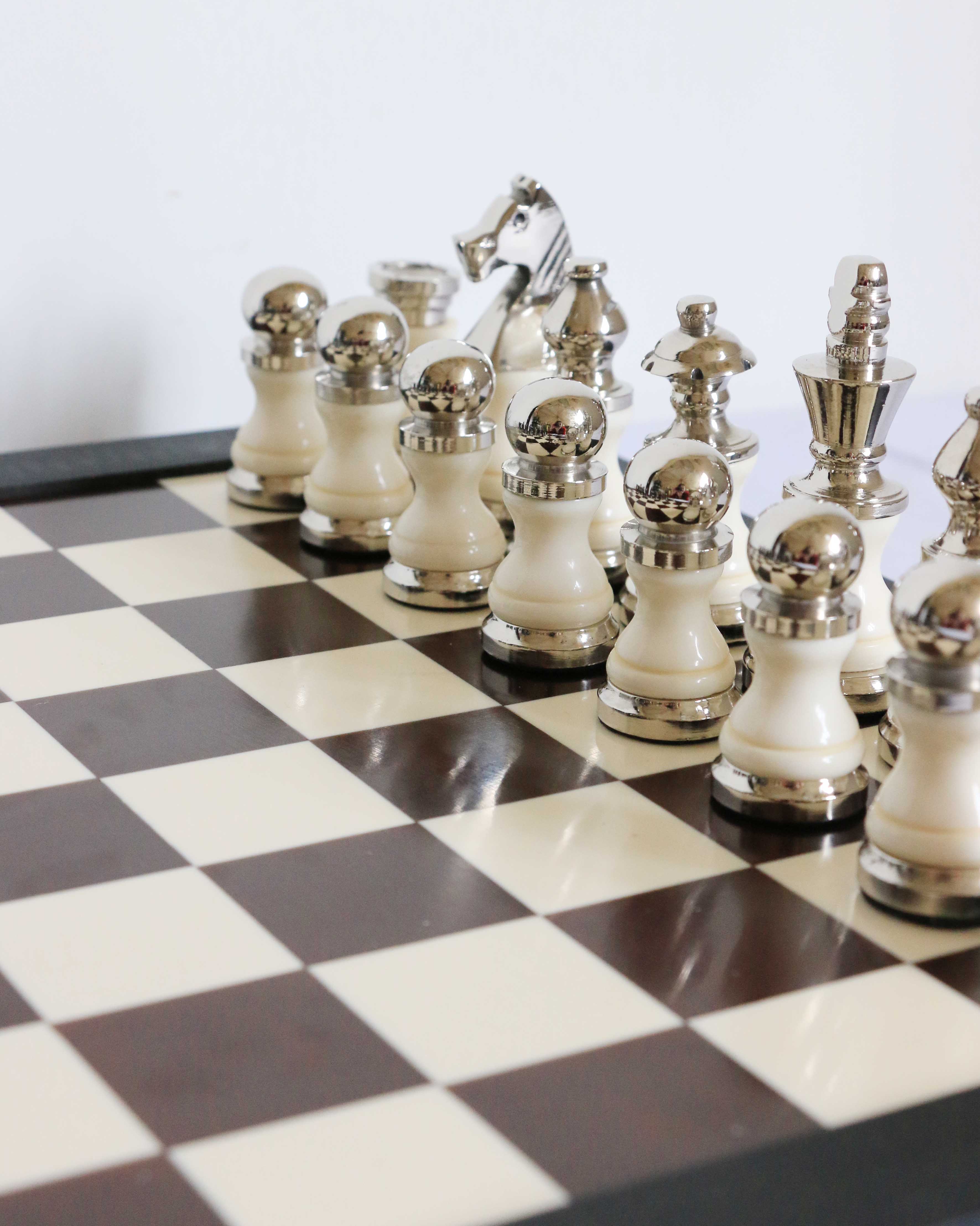 Bombay Chess Set in Chocolate and Cream