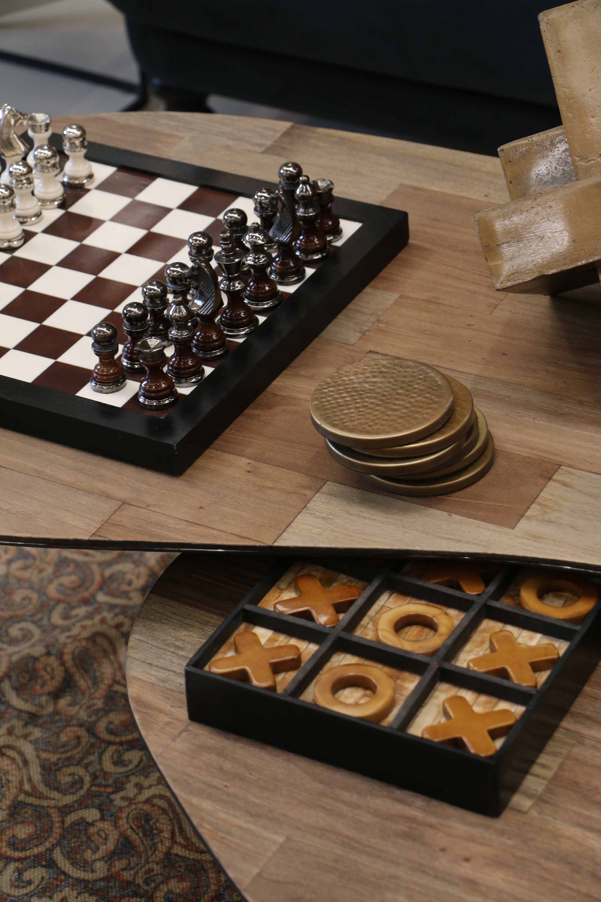 Bombay Chess Set in Chocolate and Cream
