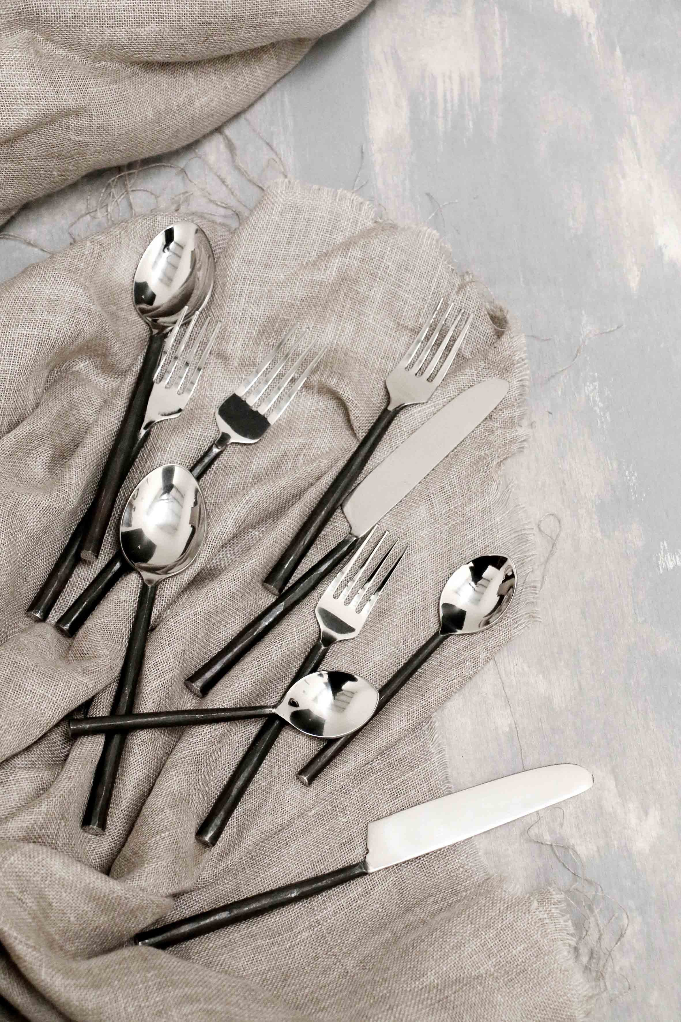 BURNISHED BLACK & STAINLESS STEEL CUTLERY SET (5PC PER SET)