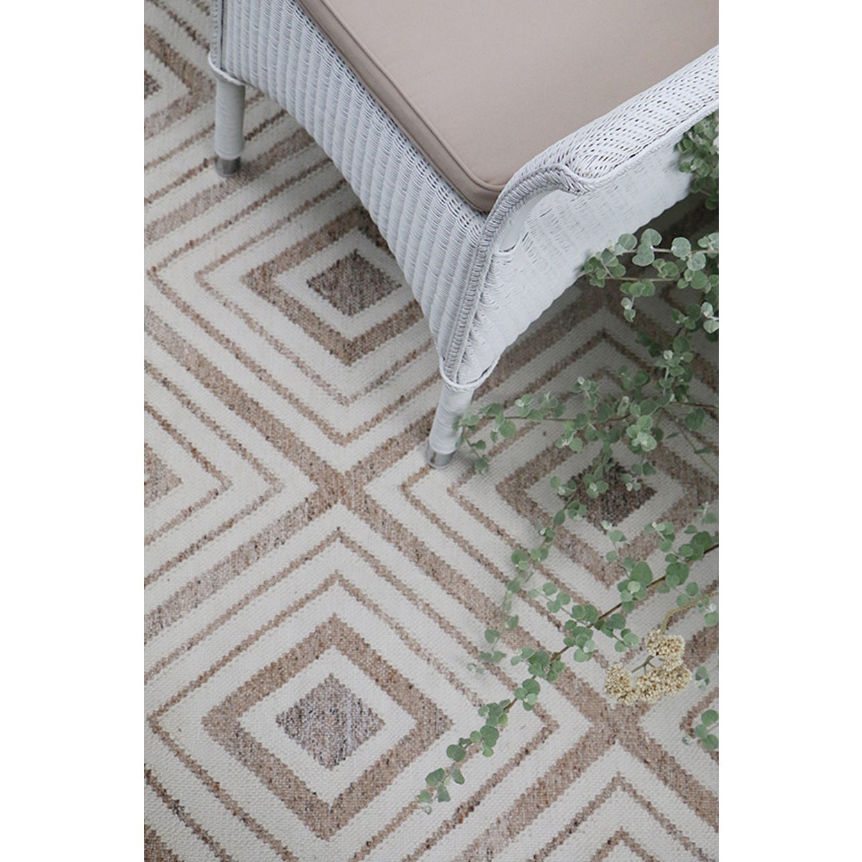 Indoor / Outdoor Sandstone & Ivory Aztec Rug 1800L x 1200W