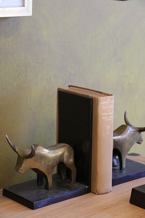 BULL BOOKENDS IN BRASS FINISH